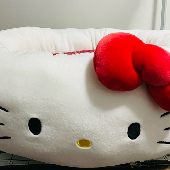 Hello Kitty Pet Bed - Picture 6 of 8